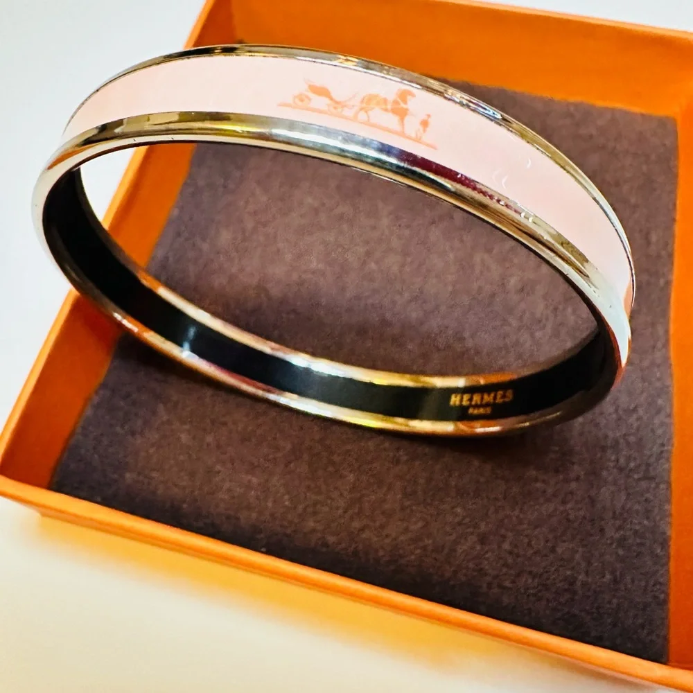 #121 Authentic Hermes Enamel Narrow Pink Bangle. - Picture 5 of 7